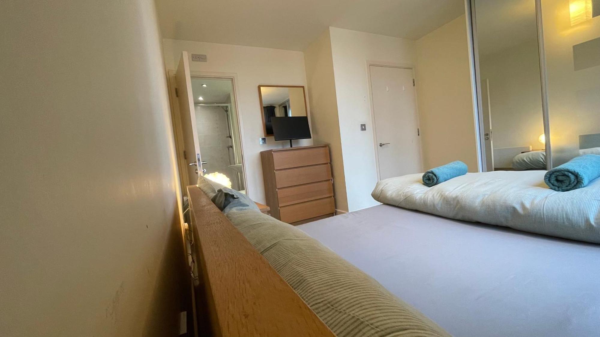 Stratford 2 Bedroom With 2 Bathrooms & Great Links * Londen