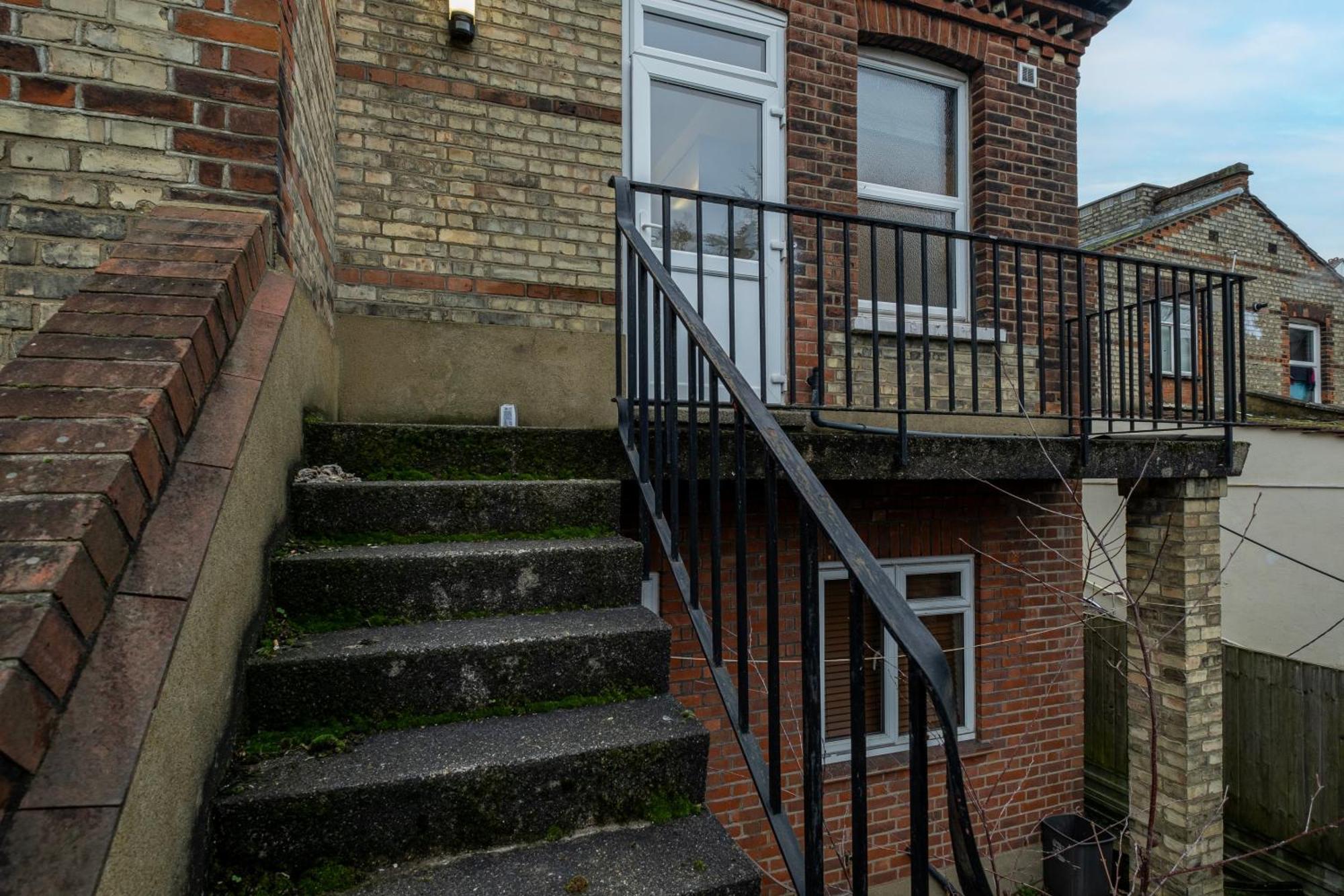 Appartement 3 Bedroom And 1 Bathroom In Mountfield With Parking