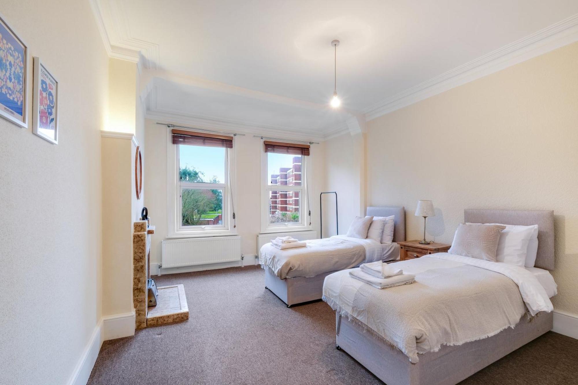 3 Bedroom And 1 Bathroom In Mountfield With Parking Appartement *