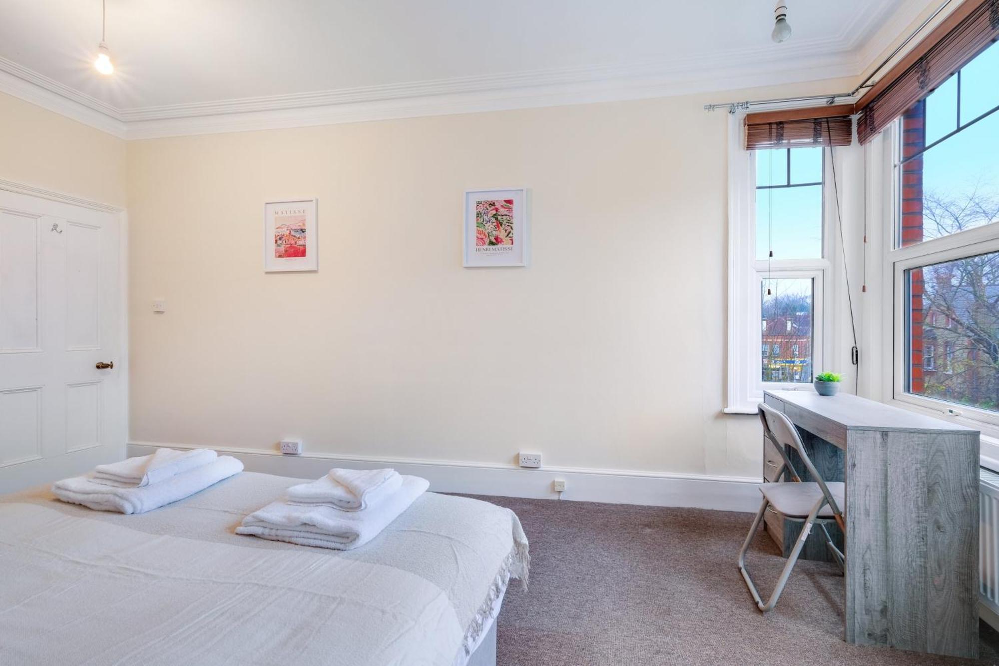 Appartement 3 Bedroom And 1 Bathroom In Mountfield With Parking *
