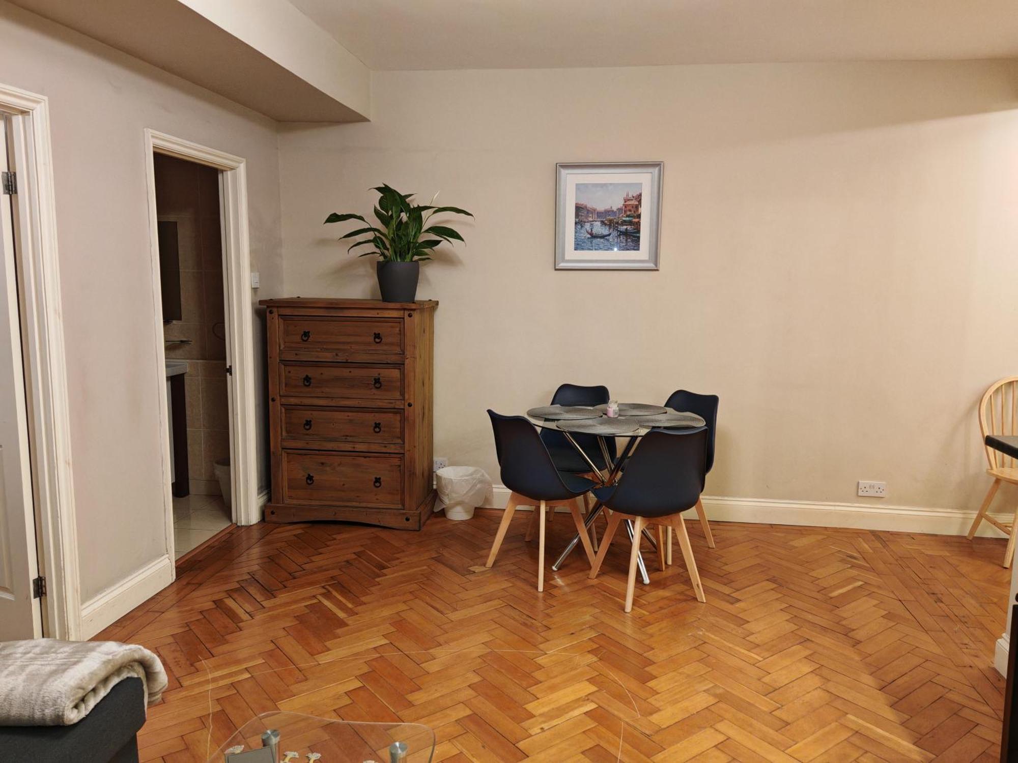 Queensway One Bedroom Lejlighed *
