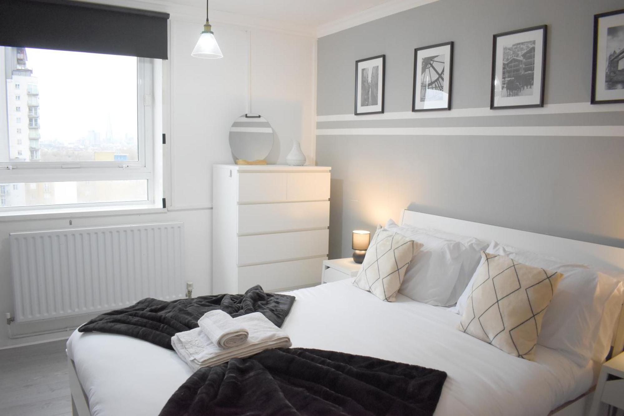 Apartment Skyline Apartment, London, Canary Wharf, River Side View And Street Parking Permit *