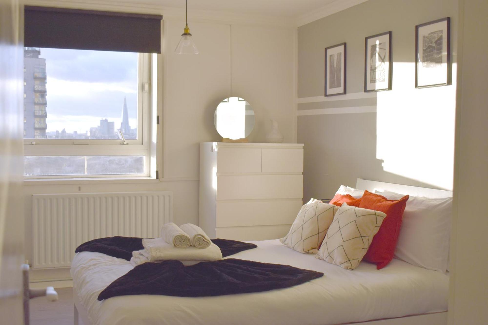 Skyline Apartment, London, Canary Wharf, River Side View And Street Parking Permit * London