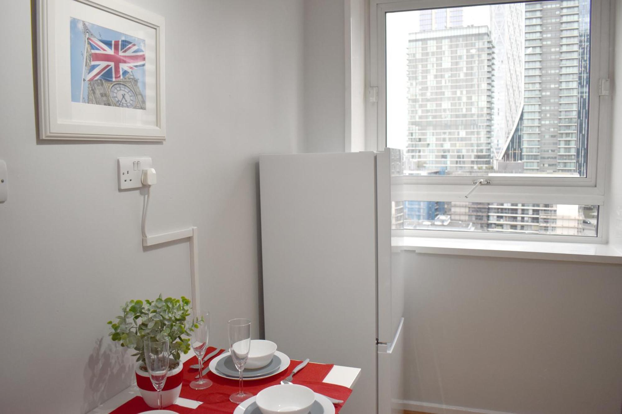Skyline Apartment, London, Canary Wharf, River Side View And Street Parking Permit Apartment *