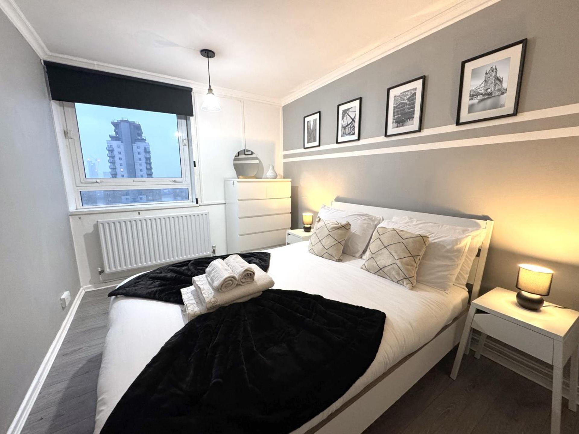 Apartment Skyline Apartment, London, Canary Wharf, River Side View And Street Parking Permit *