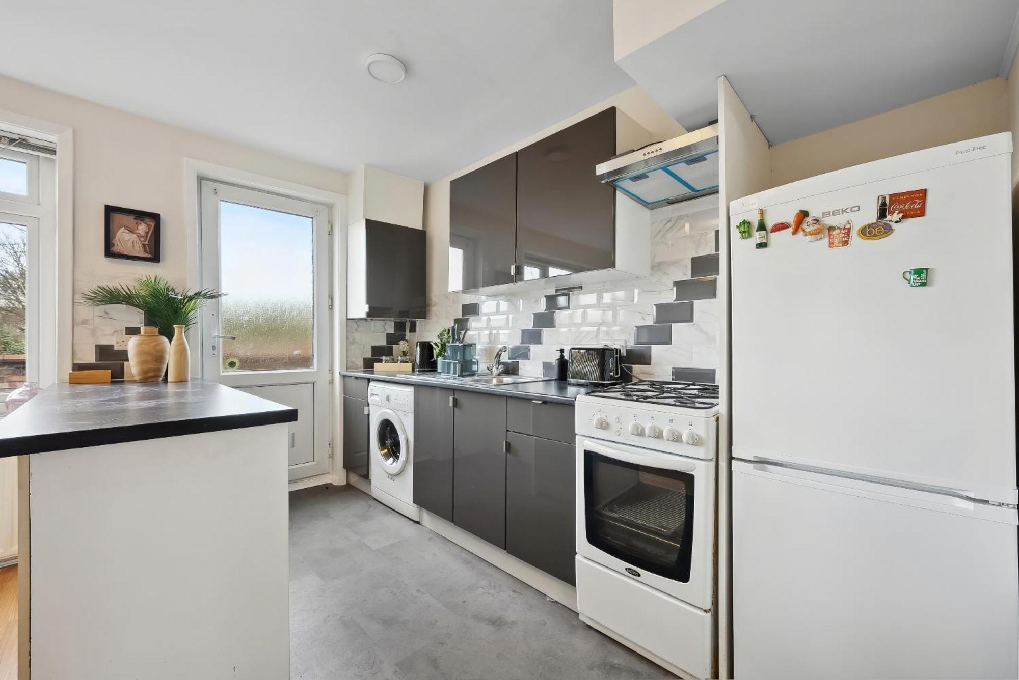 Vichy - Edgware Way 2 Bed Modern * London