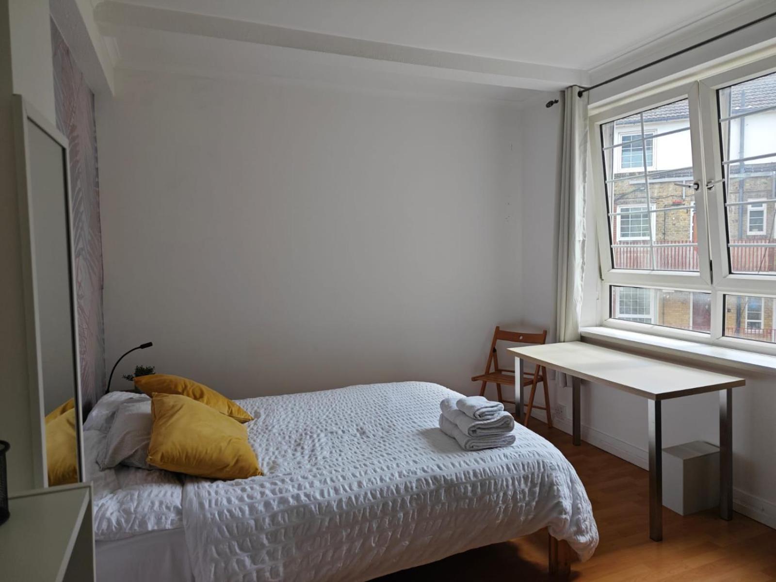 Rum i privatbostad Stunning Large Double Bed London