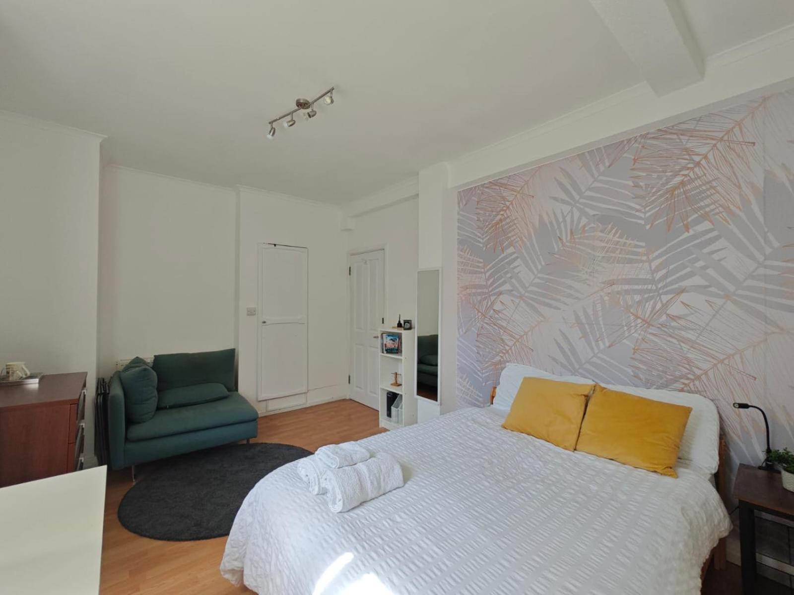 Rum i privatbostad Stunning Large Double Bed *
