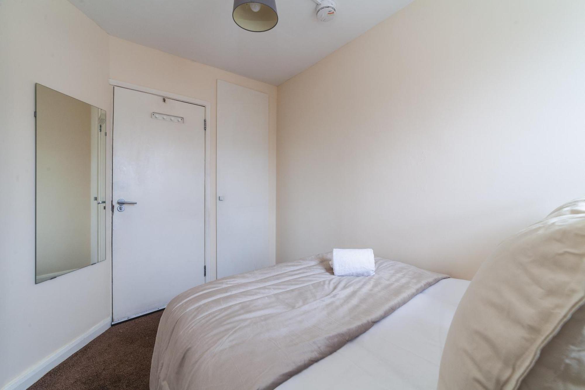 1 Double Available In Lovely Acton Duplex - 5 Minutes From Elizabeth Line & Close To Heathrow Appartement Londen