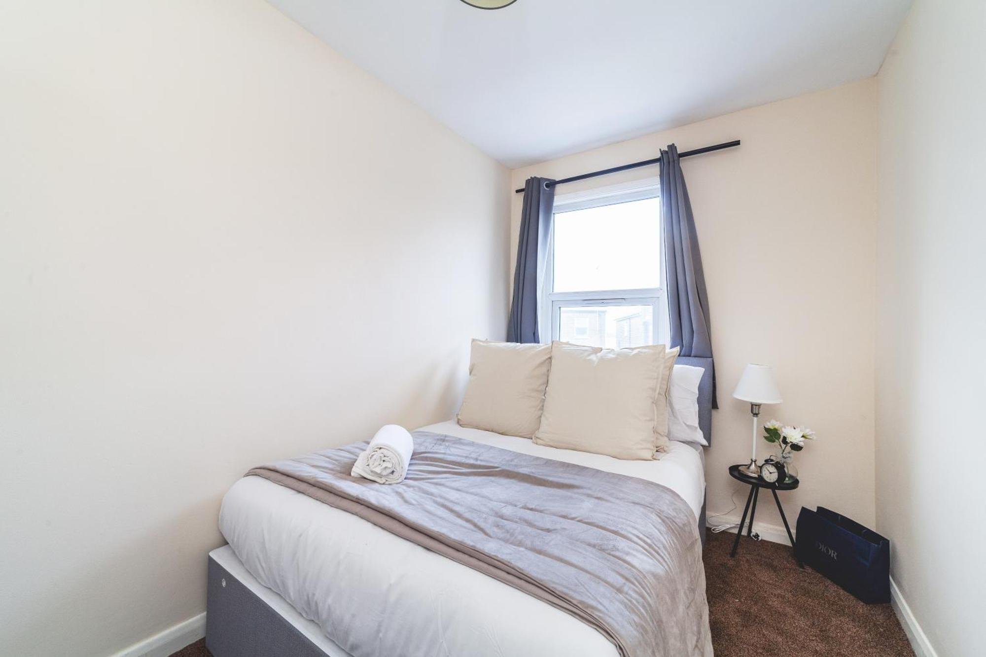 1 Double Available In Lovely Acton Duplex - 5 Minutes From Elizabeth Line & Close To Heathrow * Londen