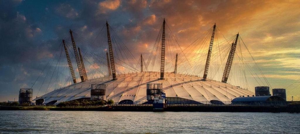 Modern 2 Bedroom Canary Wharf O2 Arena Excel - Great Transport Links * Londra