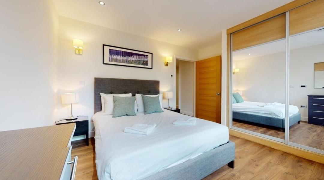 Modern 2 Bedroom Canary Wharf O2 Arena Excel - Great Transport Links Appartamento Londra