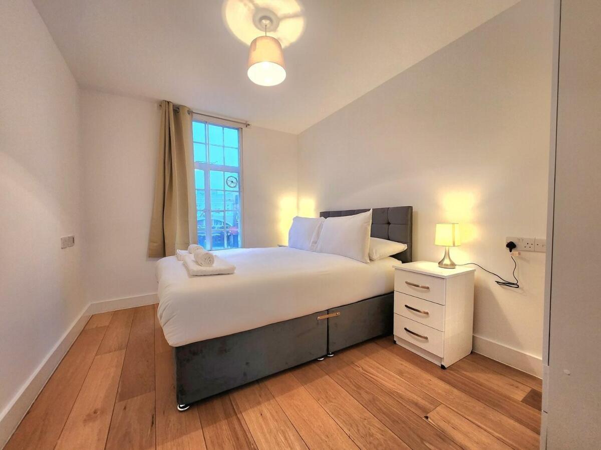 Apartment Spacious 2-bed Flat - Close To Tube, Sleeps 6 London