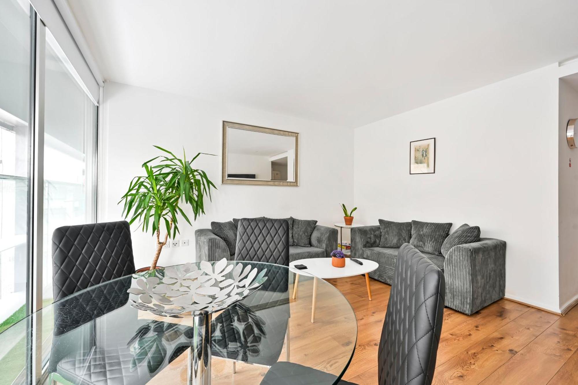 Lovely 2-bed, Sleeps 6, Near Stratford Station & Abba Voyage, * Londen