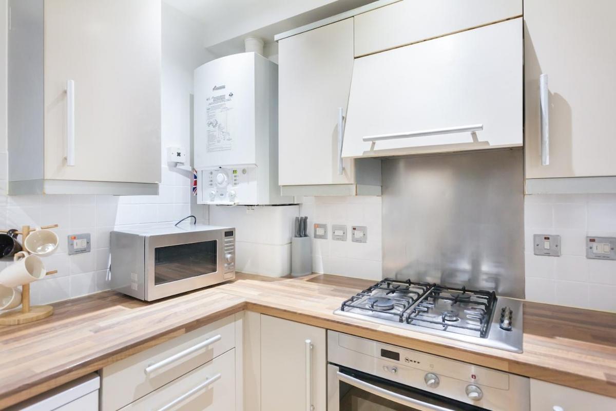 Cozy 2 Bedroom Near Tower Bridge Lägenhet