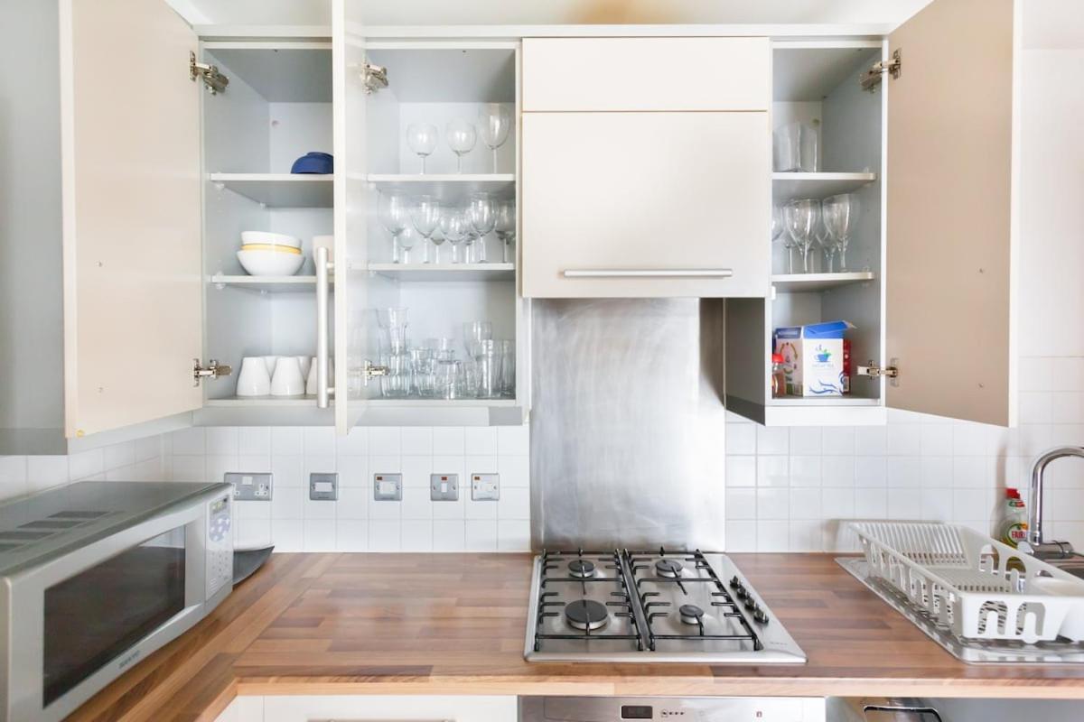 Cozy 2 Bedroom Near Tower Bridge Lägenhet London