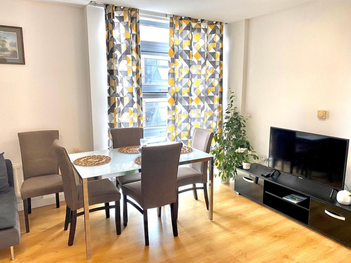 Cozy 2 Bedroom Near Tower Bridge Lägenhet