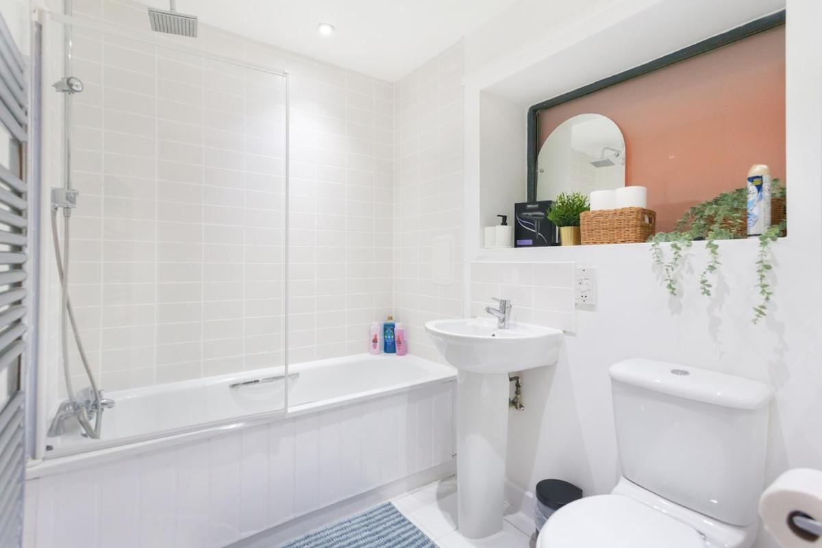Cozy 2 Bedroom Near Tower Bridge Lägenhet London