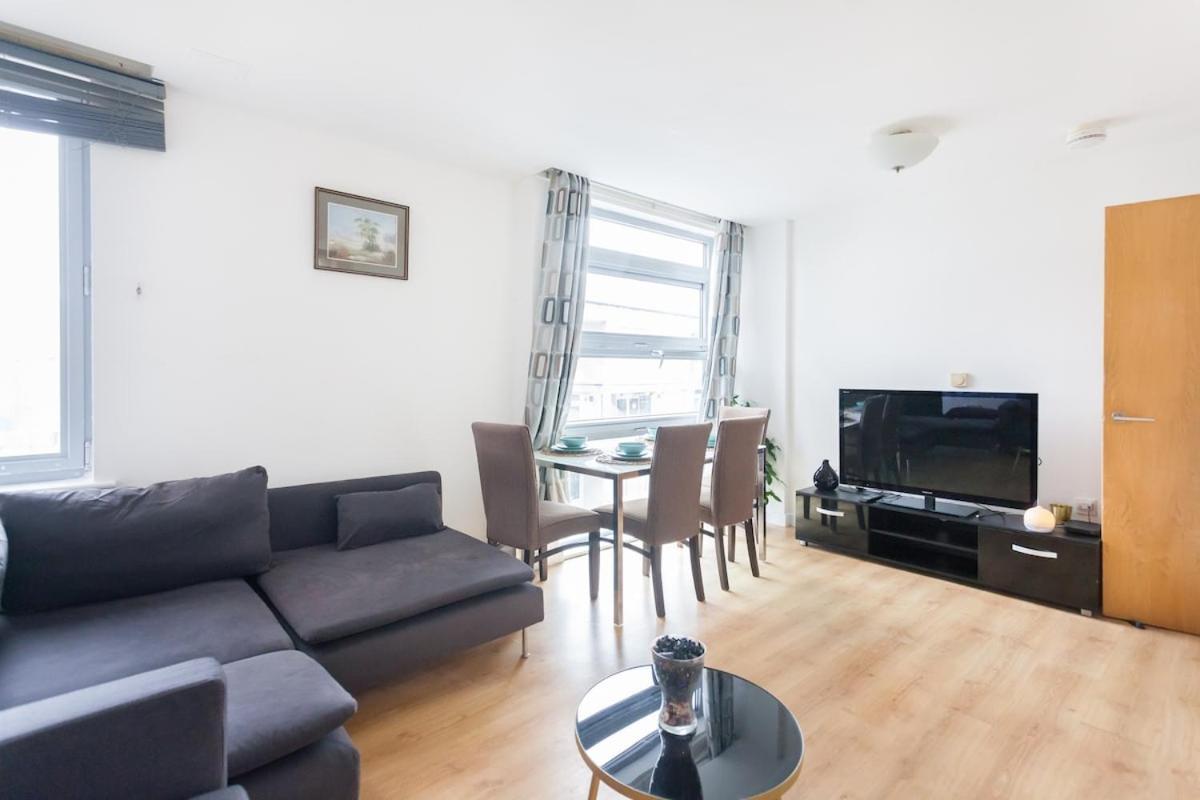 Cozy 2 Bedroom Near Tower Bridge Lägenhet