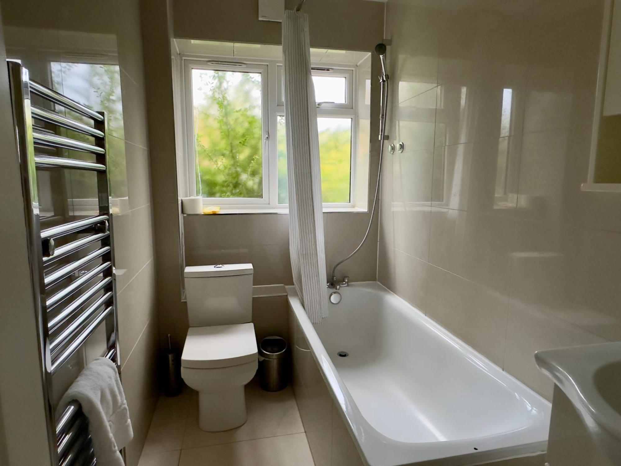 Serene 2 Bedroom Flat Free Off-street Parking Large Suv Close To Tube Appartement *