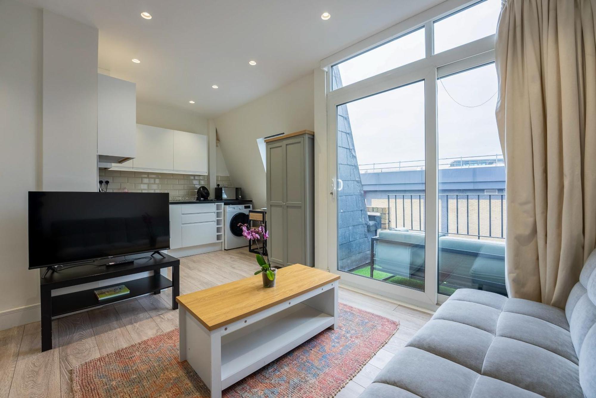 Appartamento Modern Flat With Balcony In Heart Of *