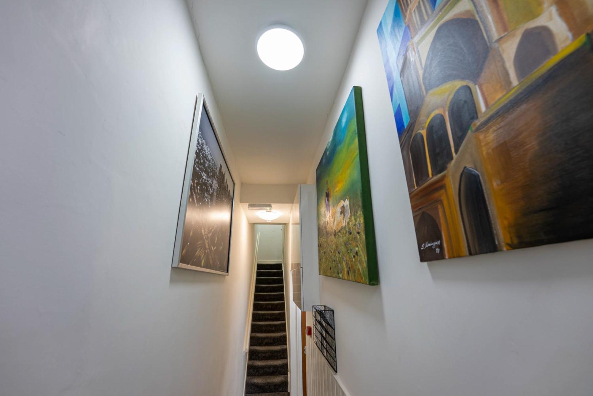 Modern Flat With Balcony In Heart Of Londra