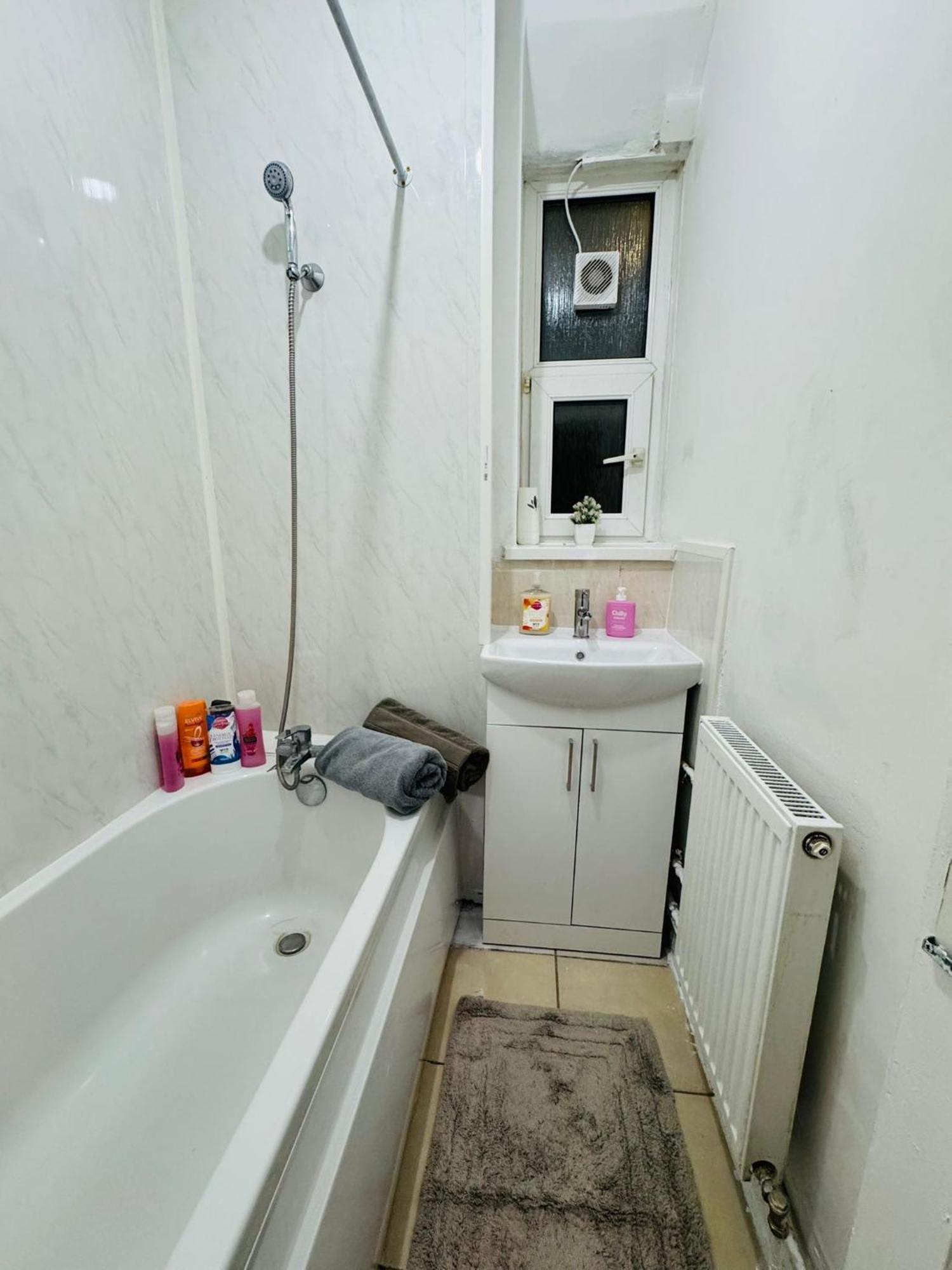 1 Bedroom Flat In Whitechapel, Appartement *