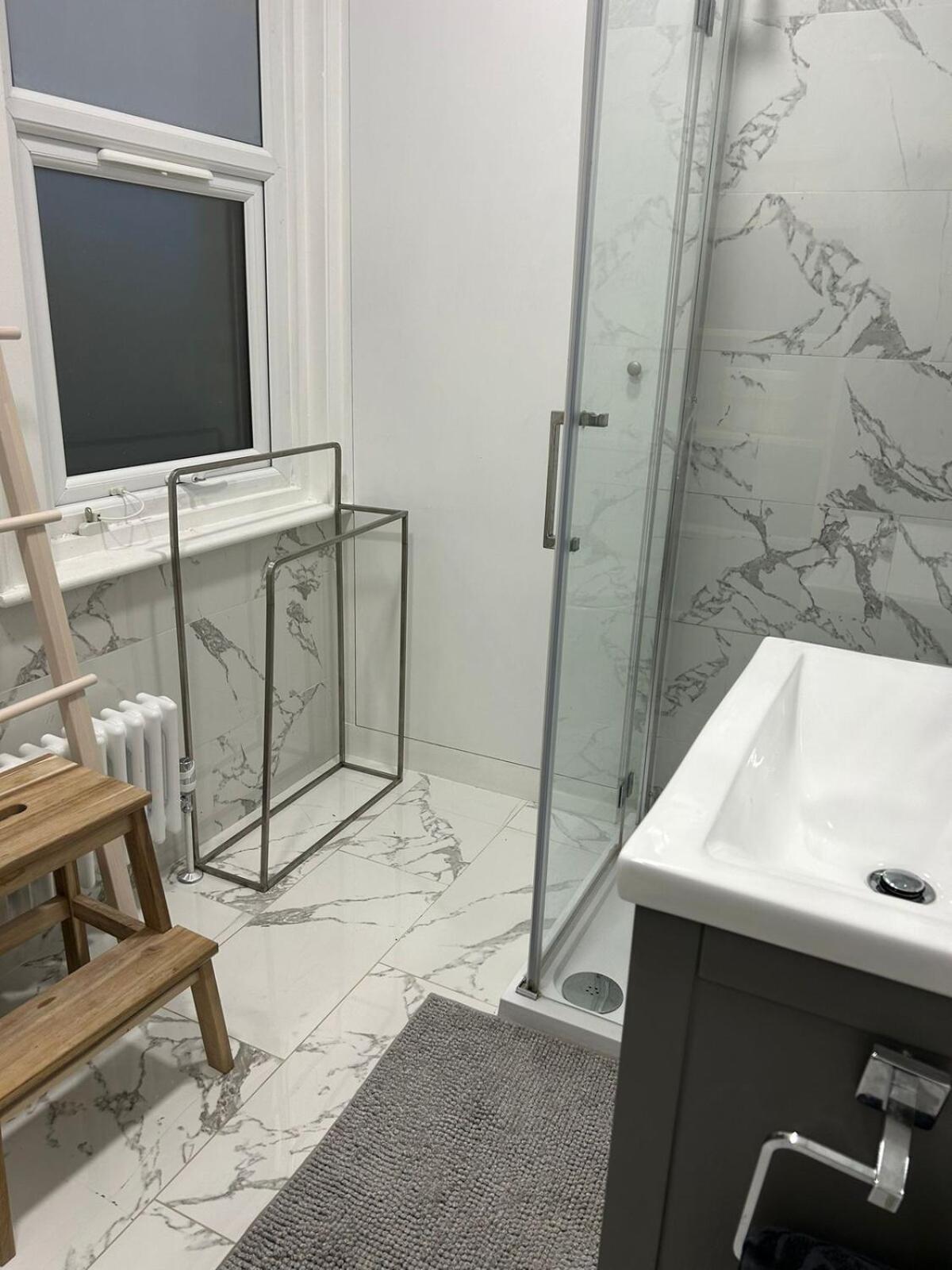 Forest Hill 1-bed 2 Mins Station Apartment