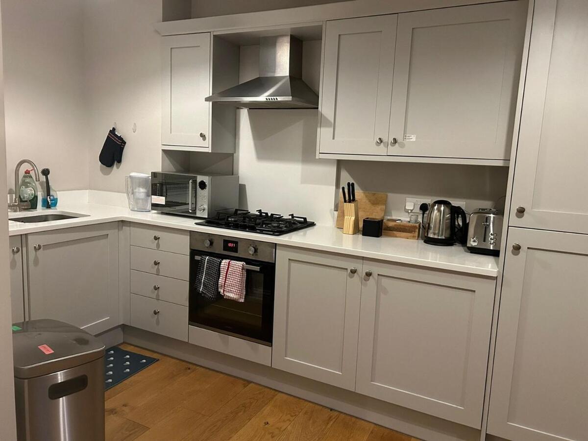 Apartment Forest Hill 1-bed 2 Mins Station *