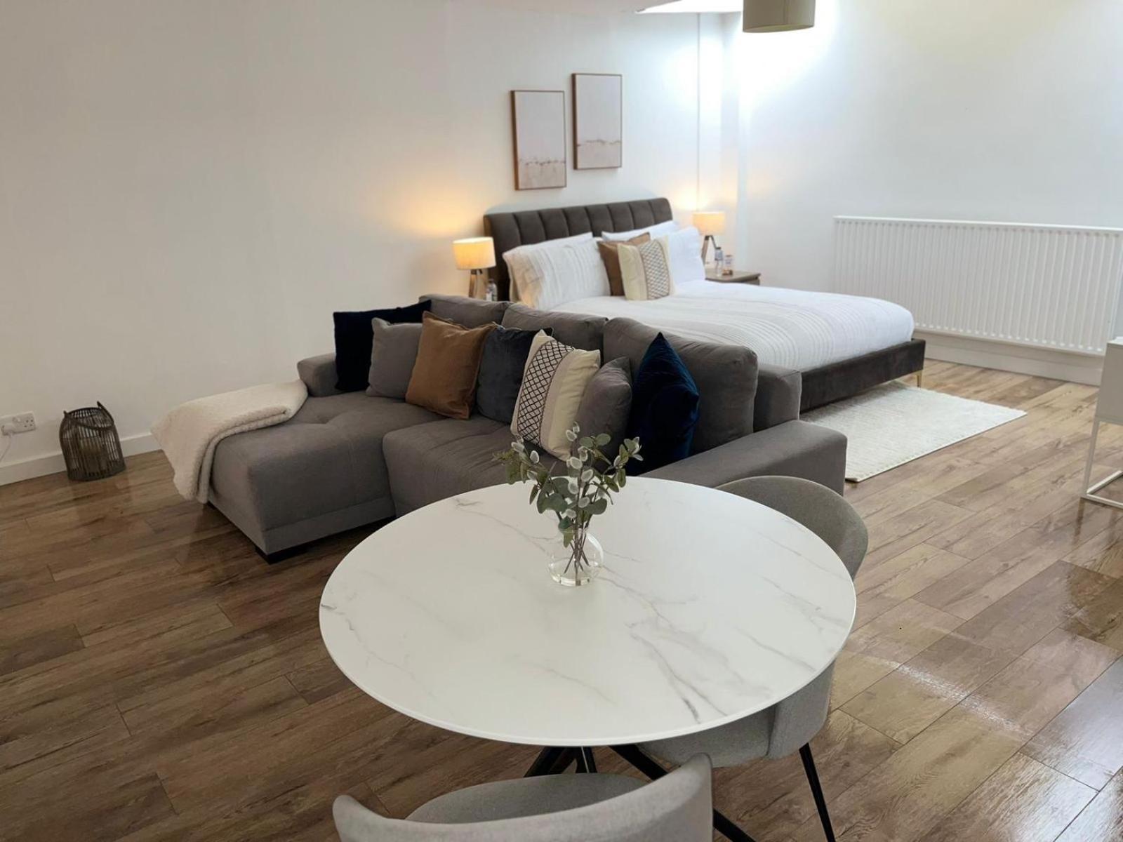 Leilighet Modern In Popular South Kensington Location *