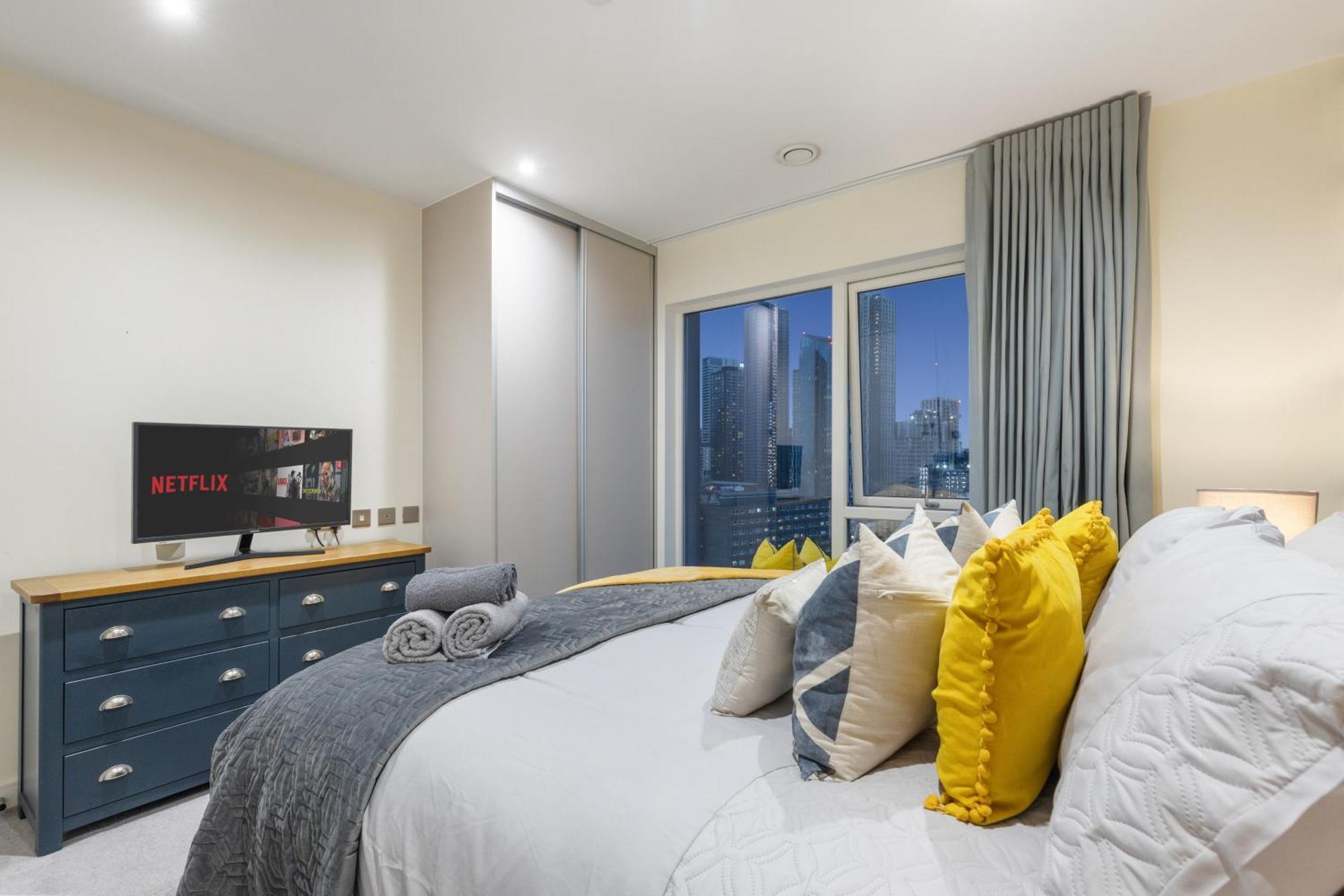 Classy Riverside Flat In Canary Wharf Apartment London