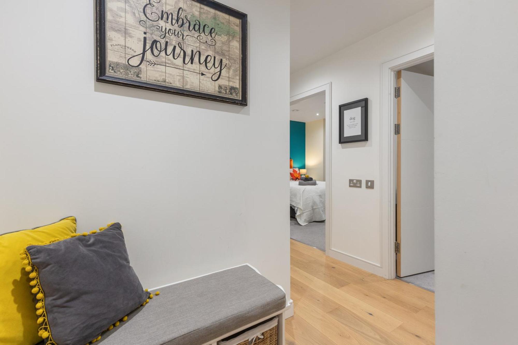 Classy Riverside Flat In Canary Wharf * London