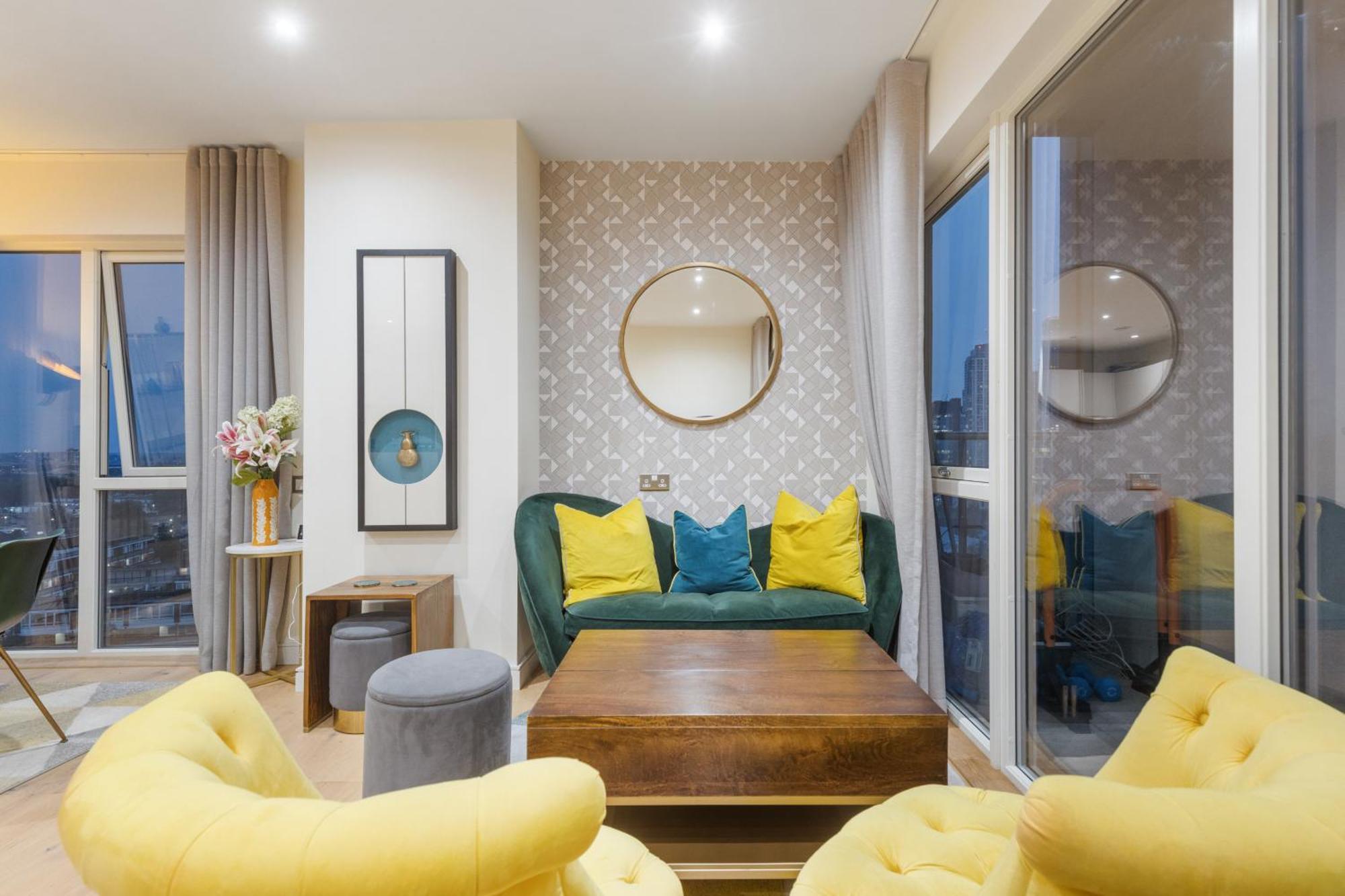Classy Riverside Flat In Canary Wharf London