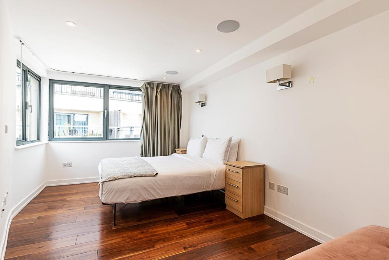 Modern Haven With Terrace View & Urban Charm *