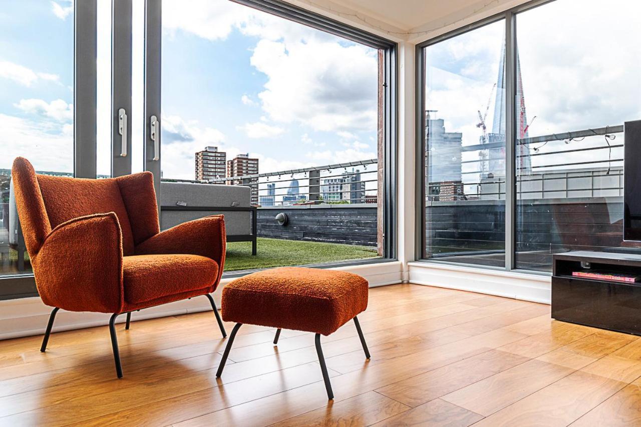 Apartment Modern Haven With Terrace View & Urban Charm *