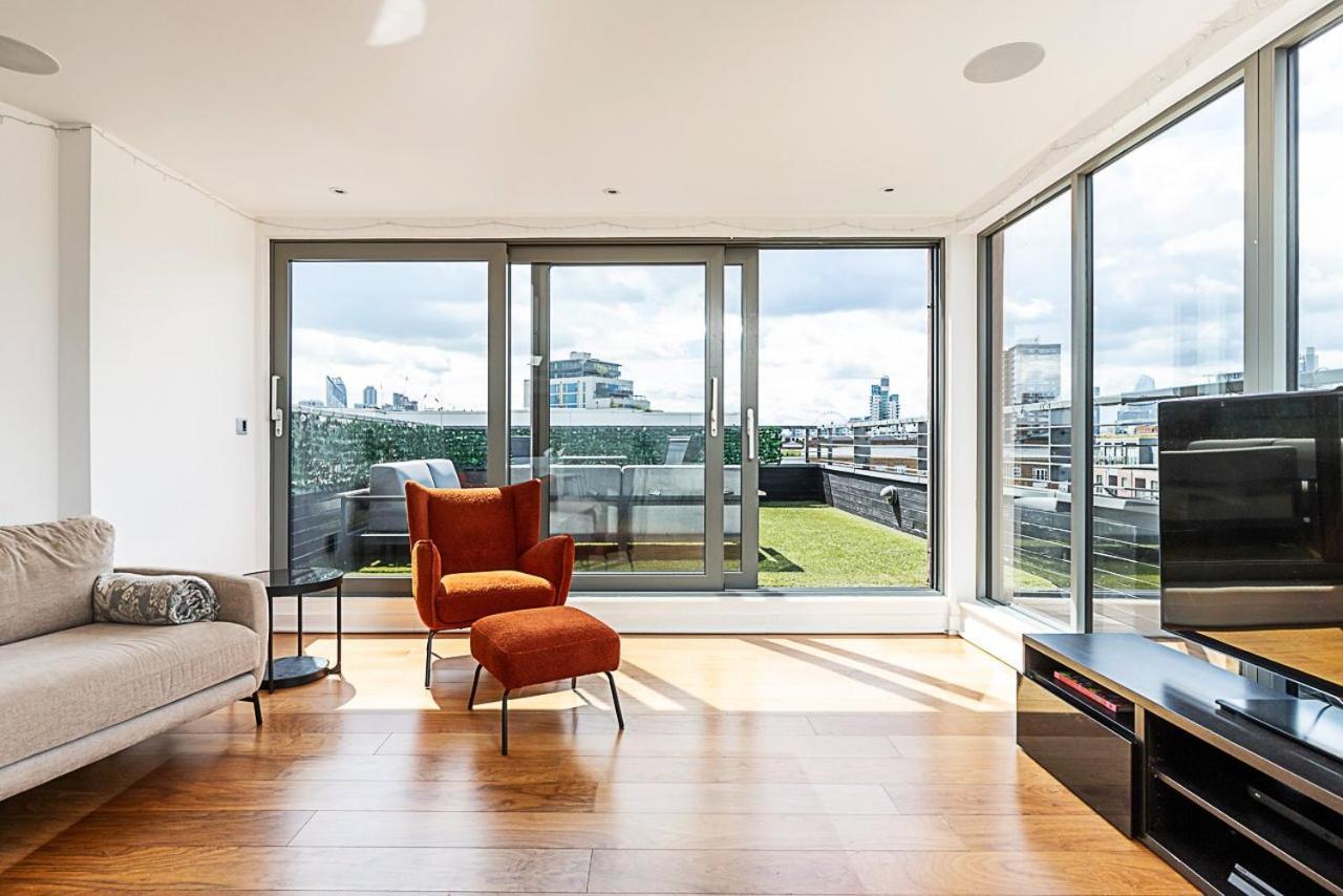 Apartment Modern Haven With Terrace View & Urban Charm London