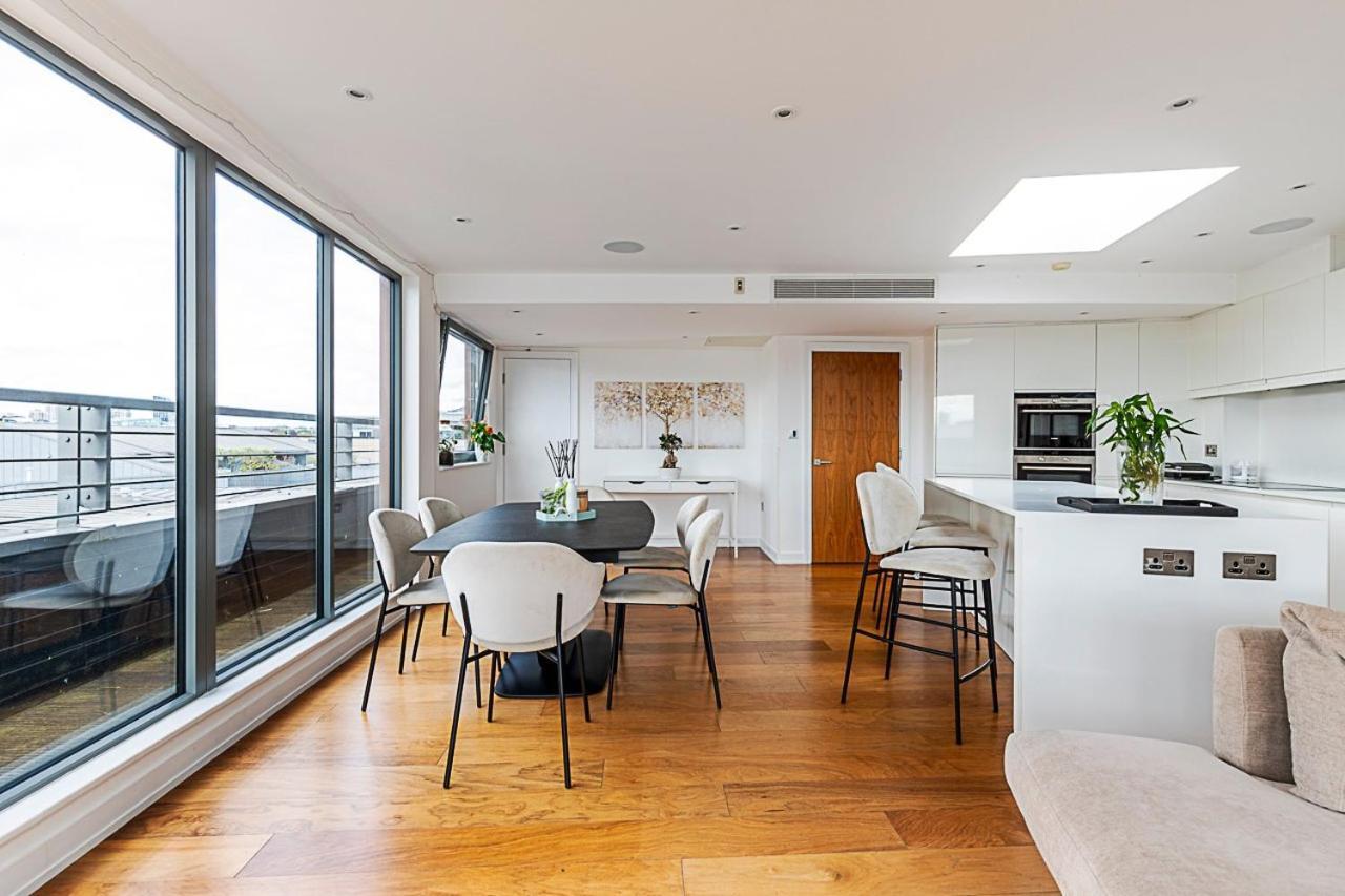 Modern Haven With Terrace View & Urban Charm * London