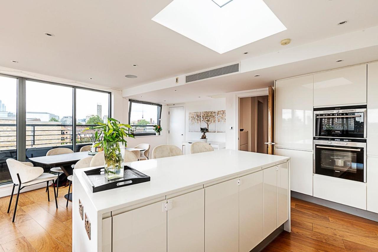 Modern Haven With Terrace View & Urban Charm Apartment