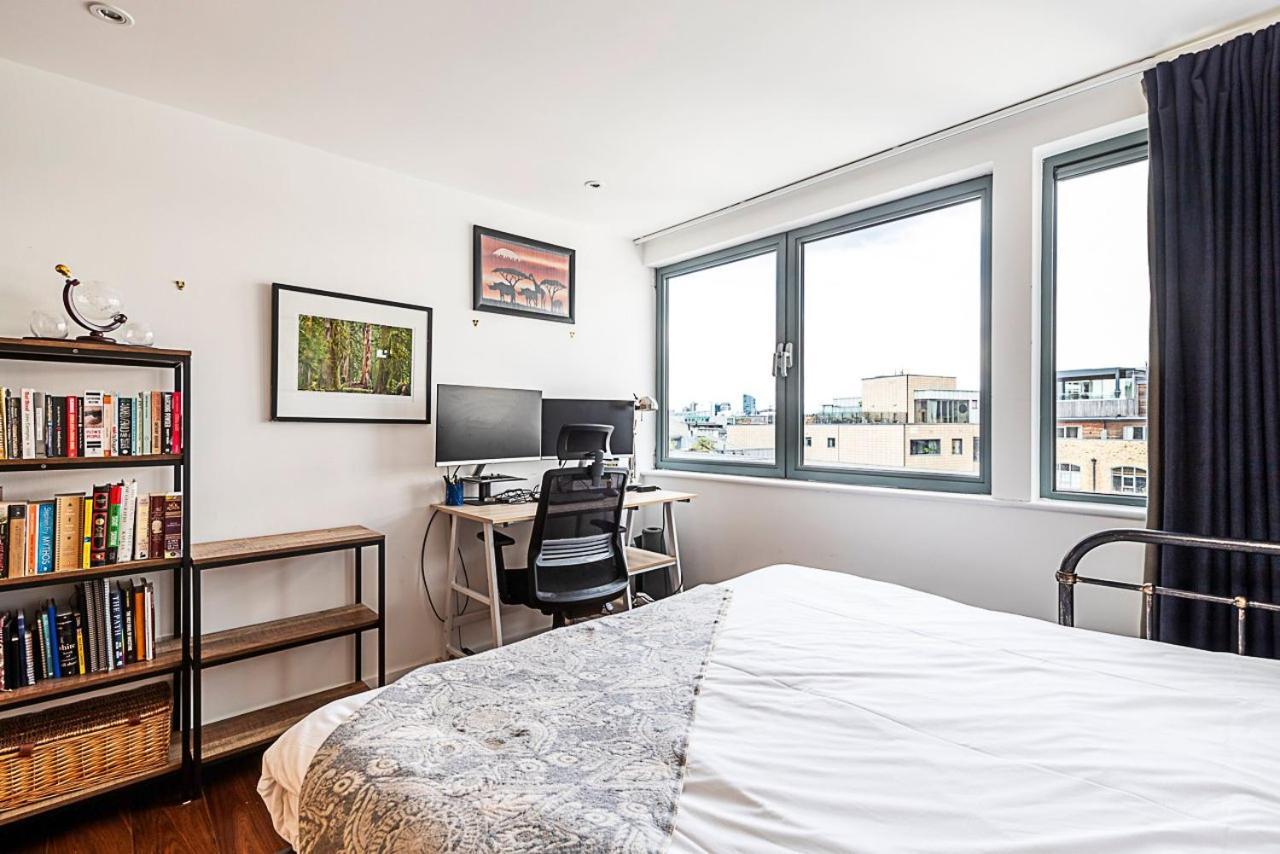Modern Haven With Terrace View & Urban Charm Apartment
