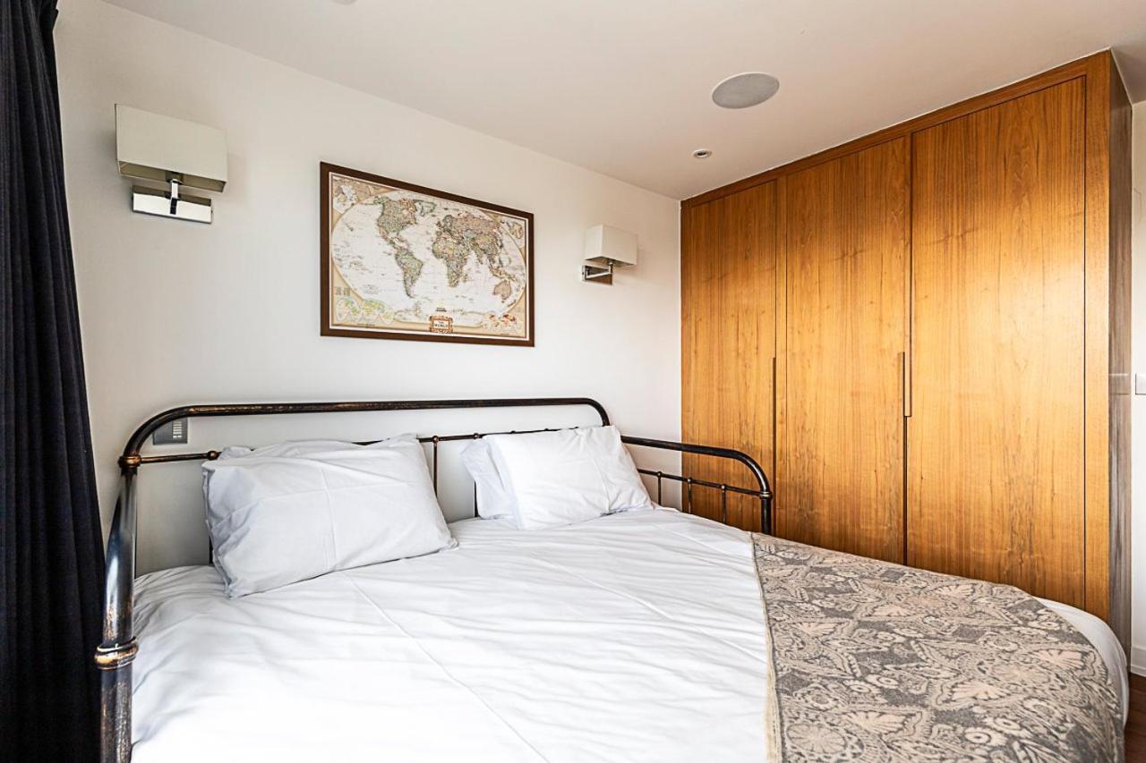 Modern Haven With Terrace View & Urban Charm London