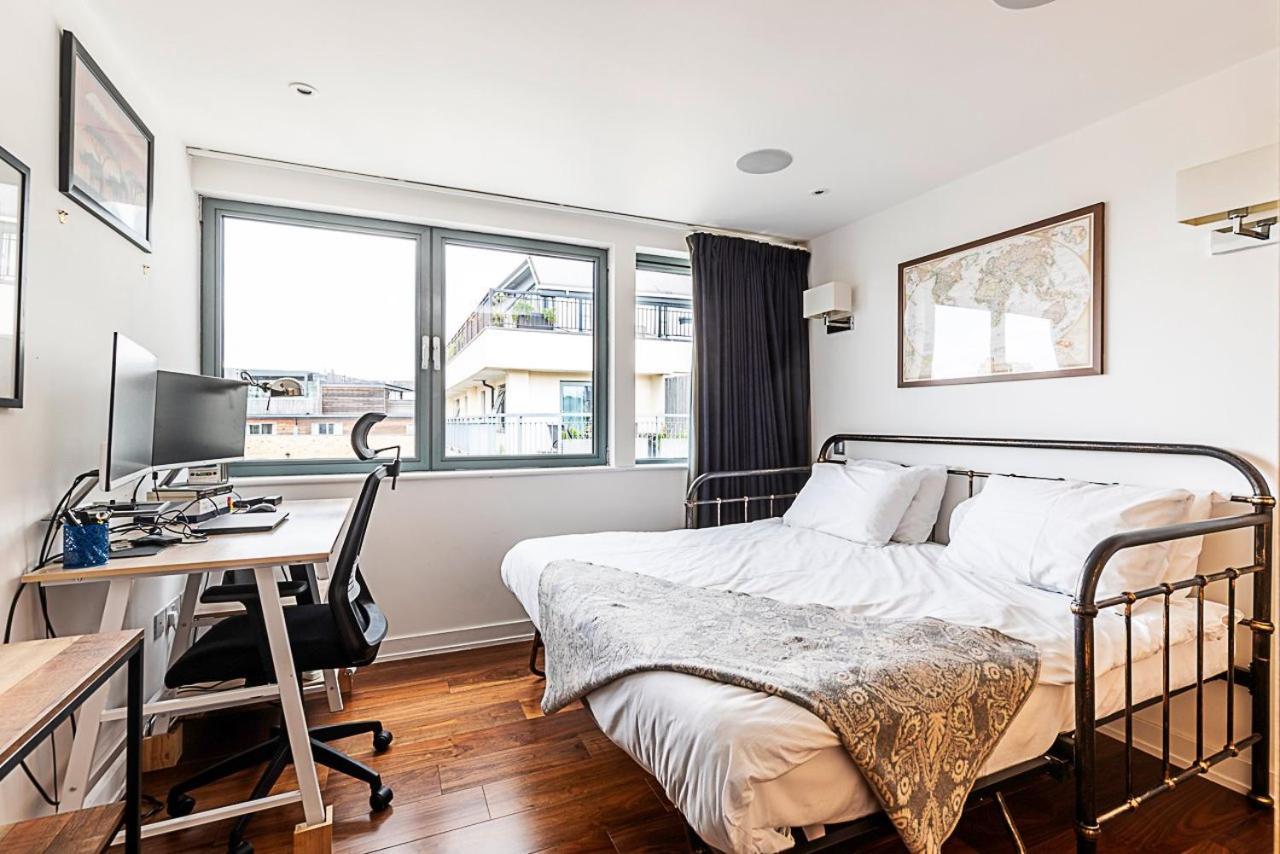Modern Haven With Terrace View & Urban Charm * London