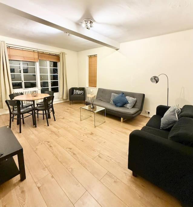 Apartment Spacious 2 Bed Flat Grade 2 Art Deco Building