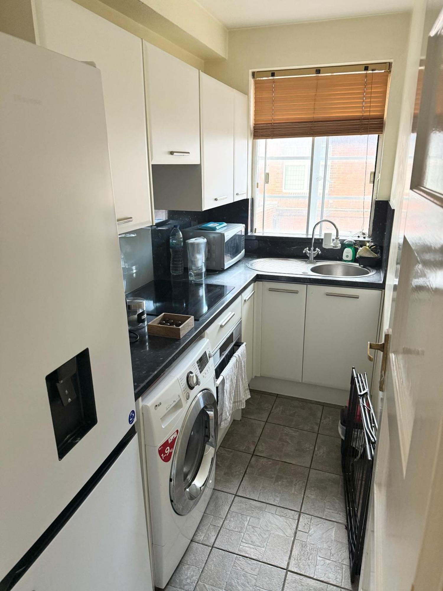 Apartment Spacious 2 Bed Flat Grade 2 Art Deco Building *