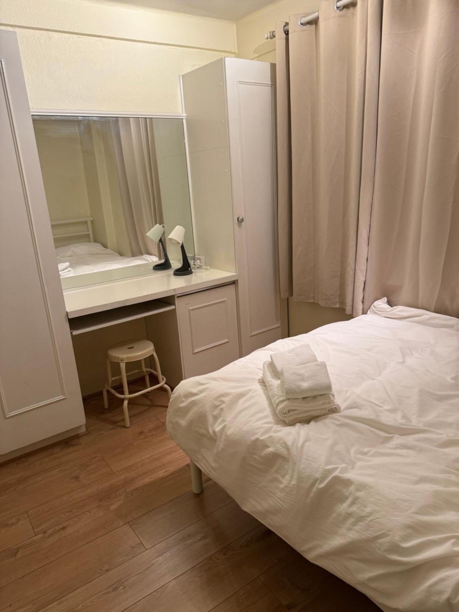 Spacious 2 Bed Flat Grade 2 Art Deco Building London