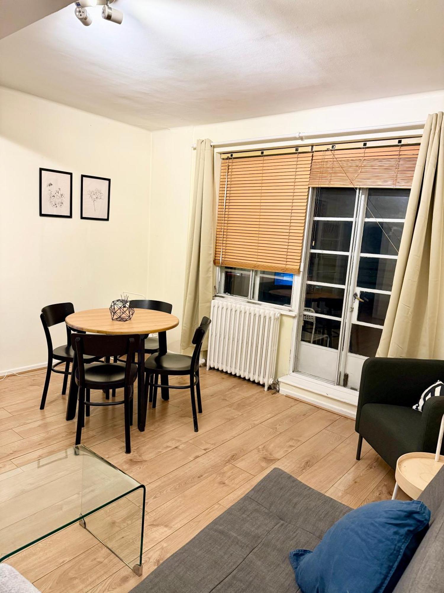 Apartment Spacious 2 Bed Flat Grade 2 Art Deco Building London