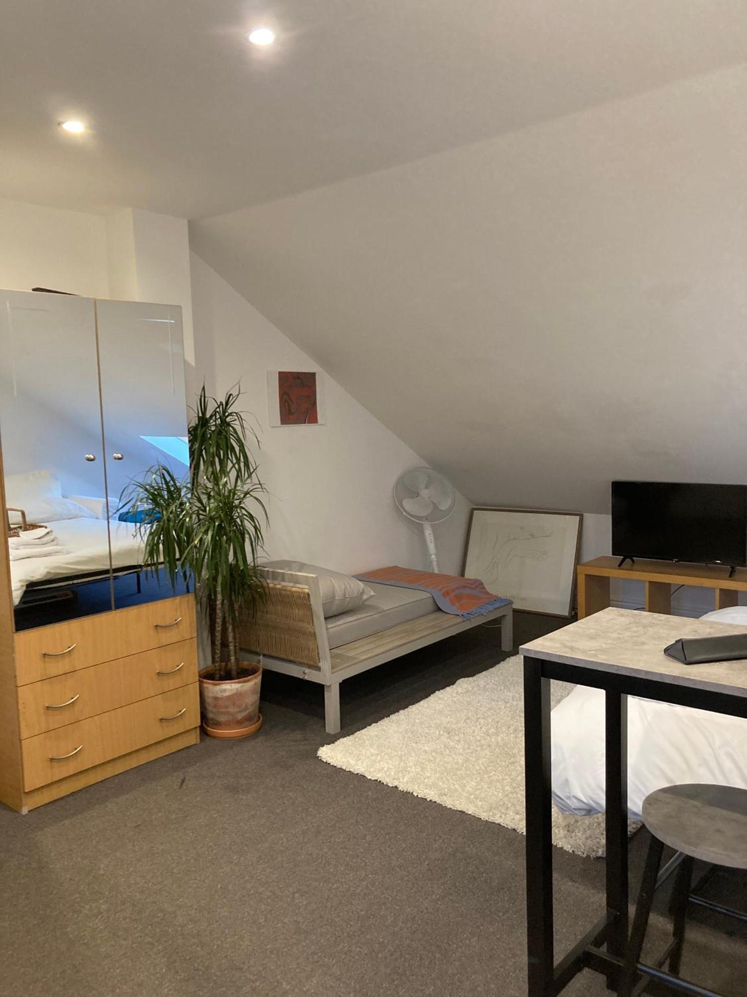 Sunrise Retreat Capsulehotel