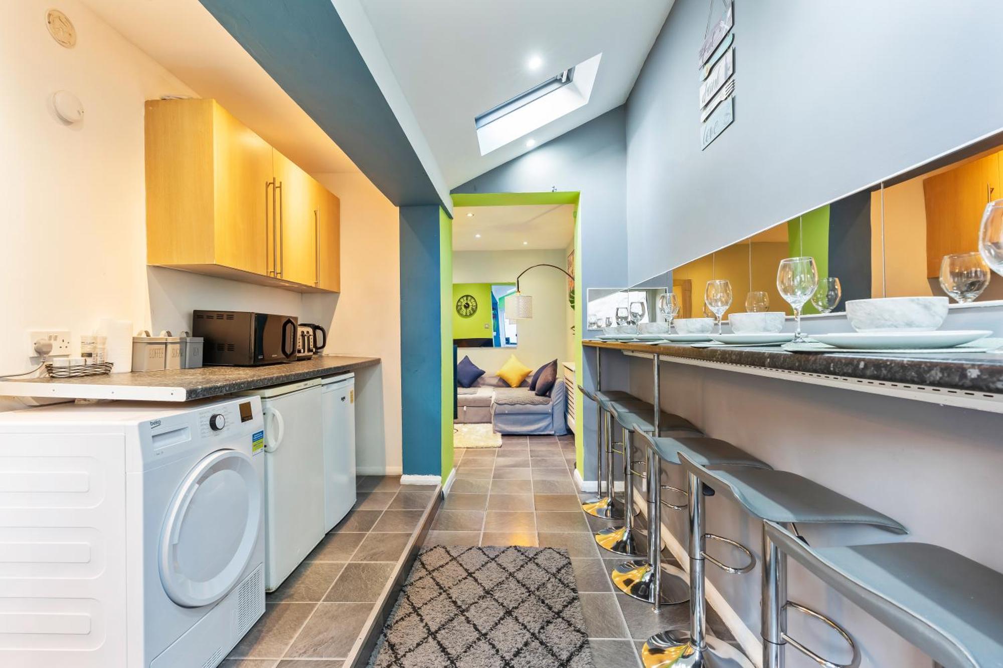 Comfy 4bed House Close To Subway *