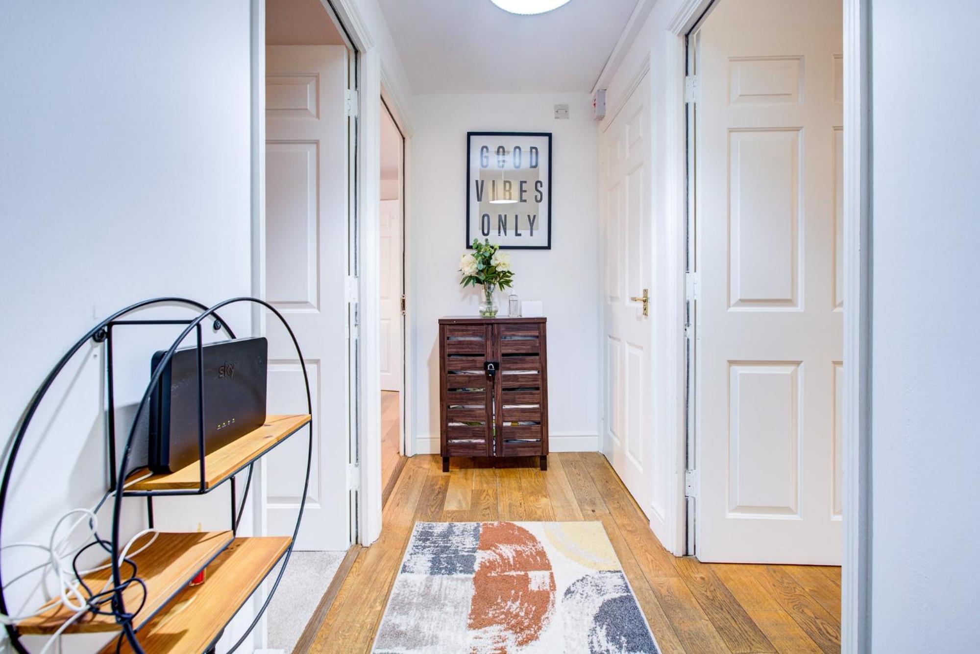 Spacious 2-bed Family With Pets Welcome Lägenhet London
