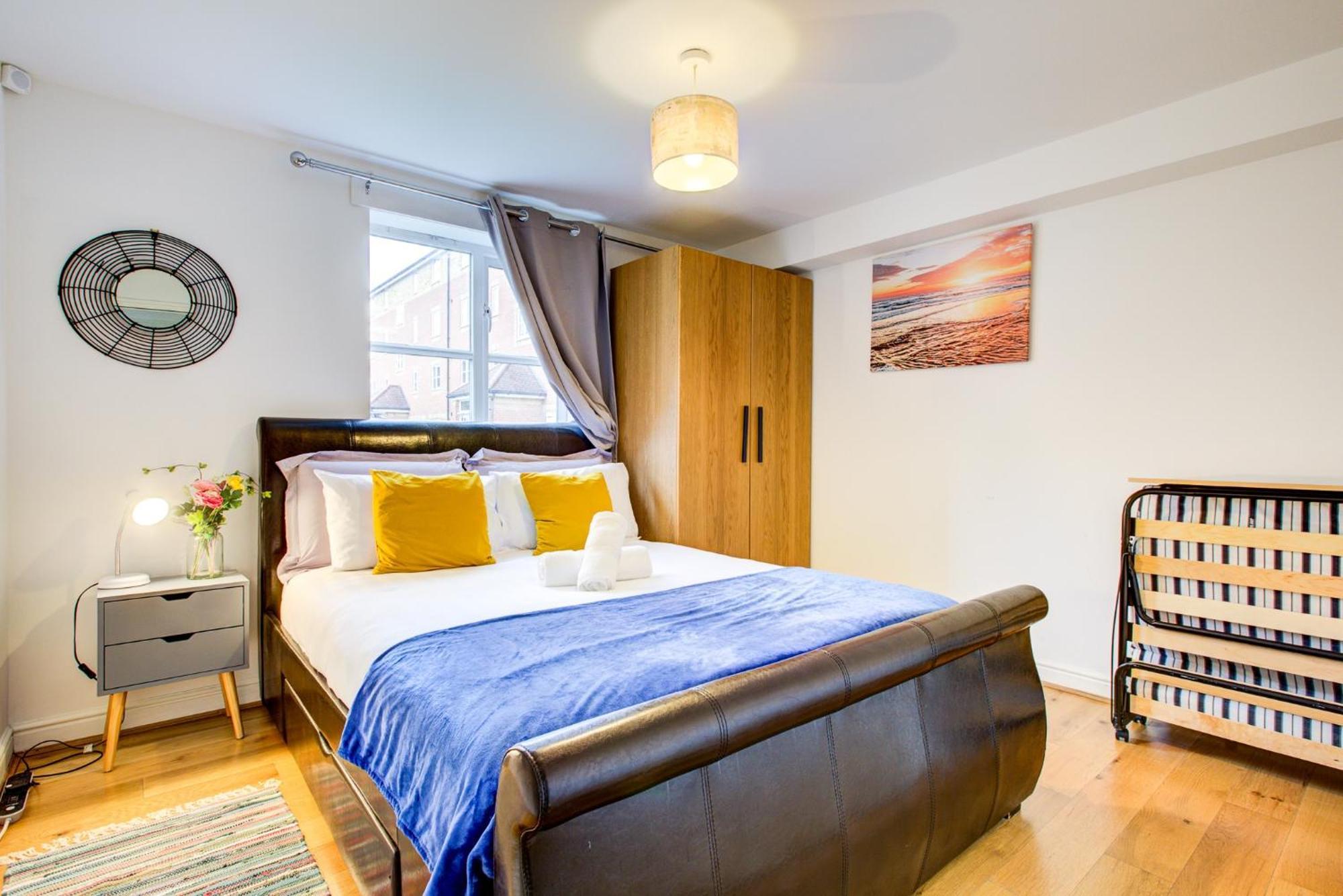 Lägenhet Spacious 2-bed Family With Pets Welcome London