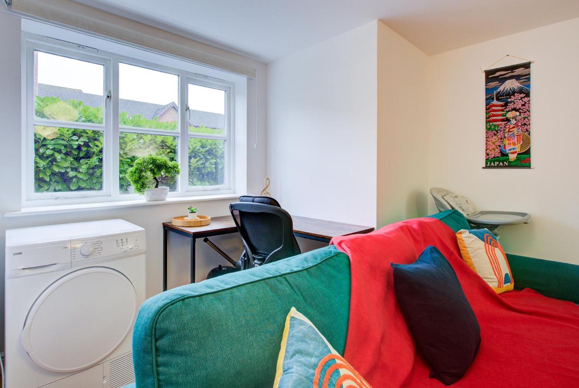 Lägenhet Spacious 2-bed Family With Pets Welcome London